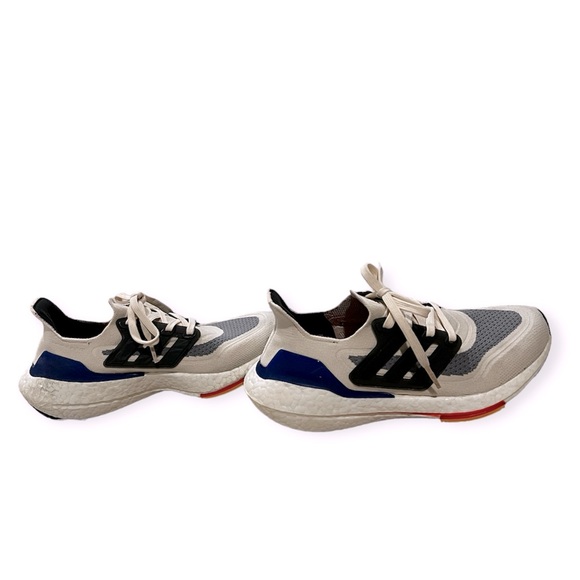 Adidas Ultraboost 21 Running Shoes- Big Kids Size 5, Woman’s Size 6 1/2 - Picture 5 of 8